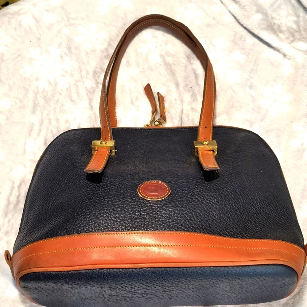 Dooney & Bourke Vintage Pebbled Leather dual zip adjustable strap sachel, EUC